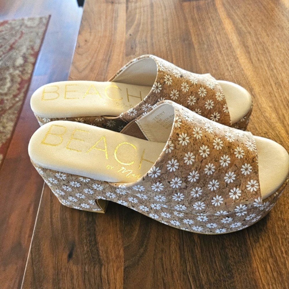 Beach by Matisse Daisy Mules with Open Toe Design and Cork Soles. Size 6.